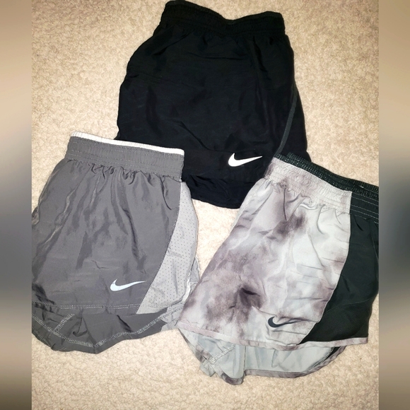 Nike Women's Dri-Fit Shorts Medium - Picture 2 of 6